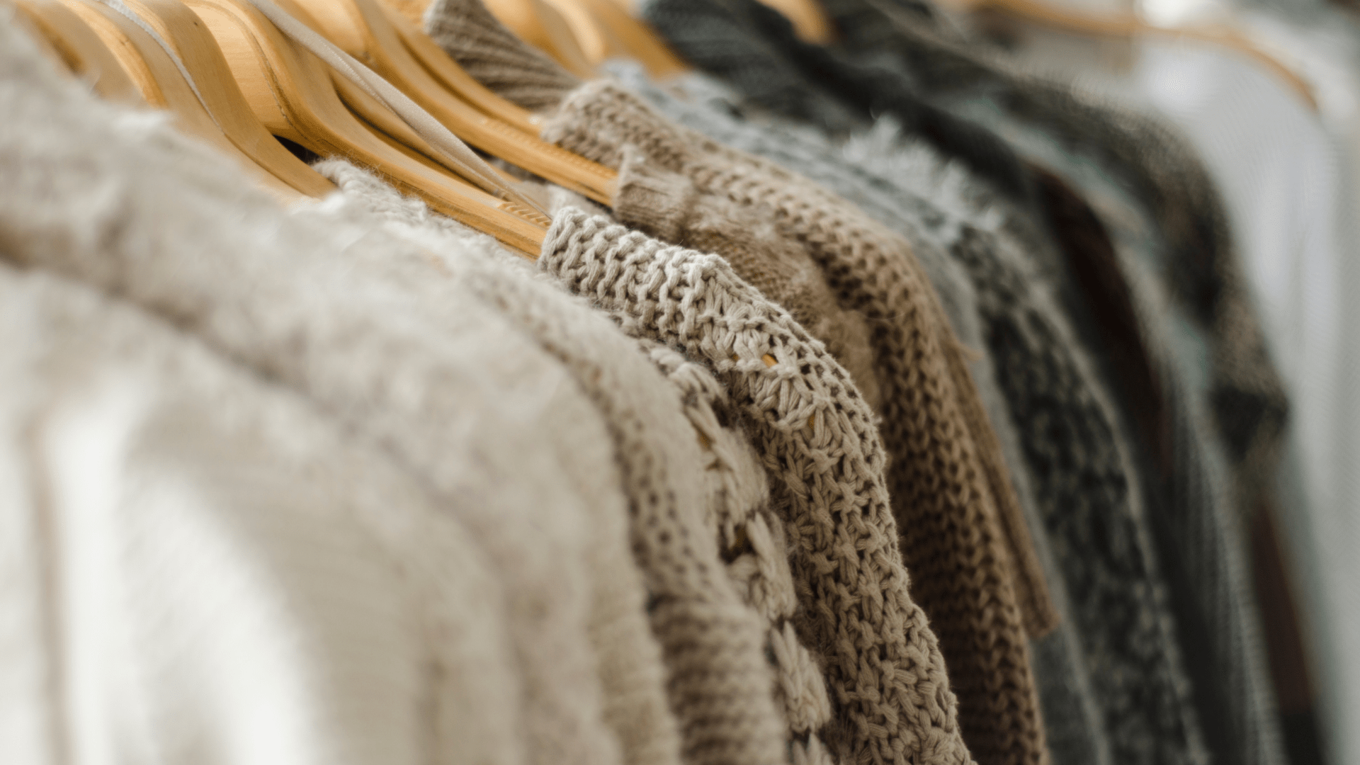 Kadın Süveter Çeşitleri: Triko, Kolsuz ve Modern Modeller