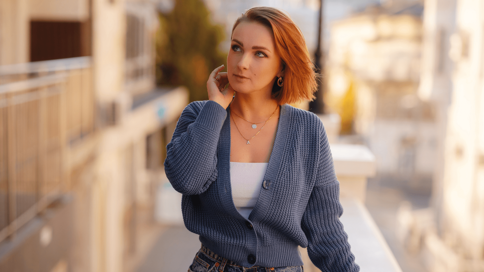 Jean ile Hırka Uyumu: Gündelik Şıklığın En Sıcak Hali