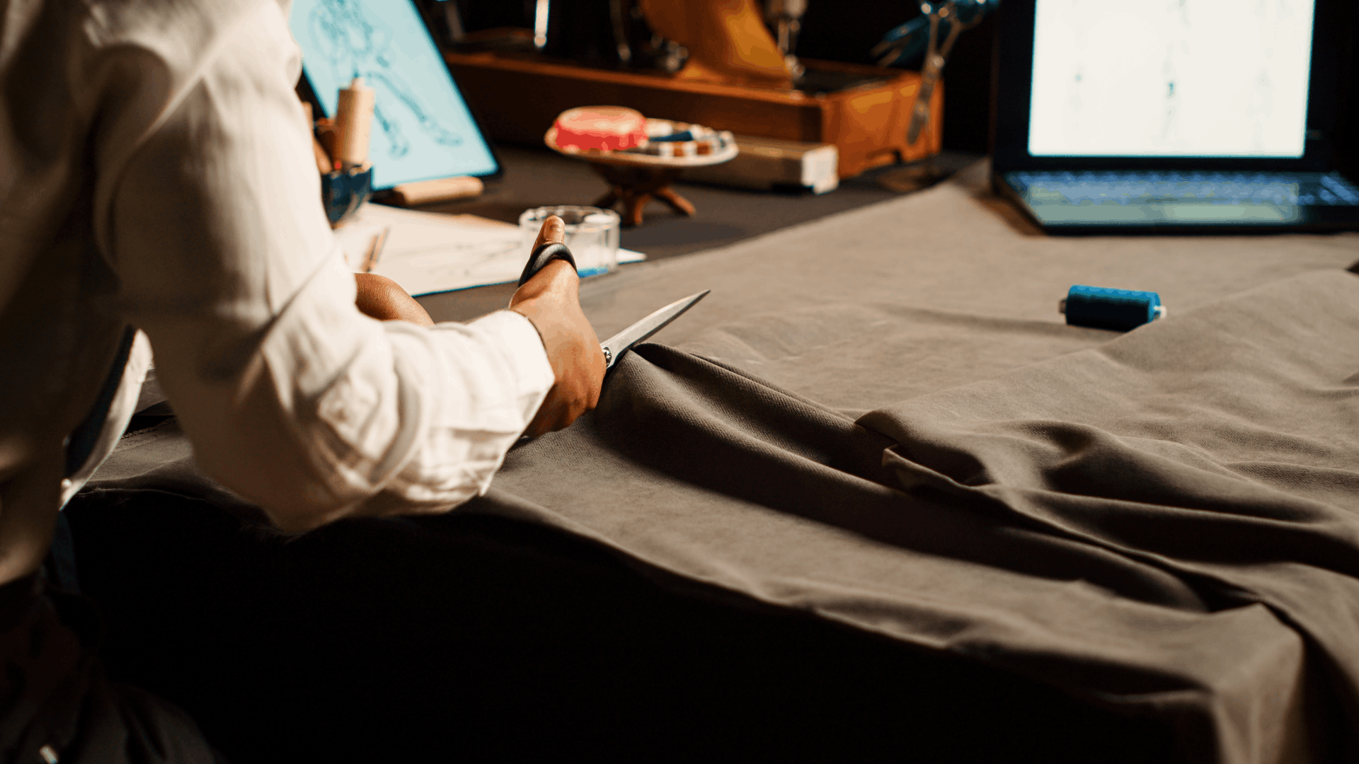 Kadife Pantolon Her Vücuda Uyar mı? Kumaş ve Kesim Rehberi